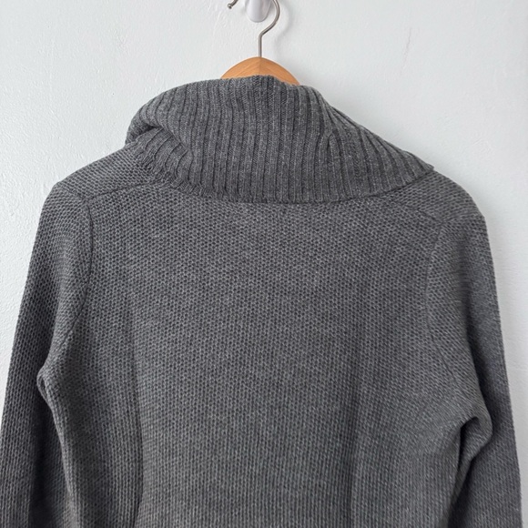 Club Monaco gray cowl neck waffle split hem cashmere blend Sweater Size Small - Picture 7 of 7